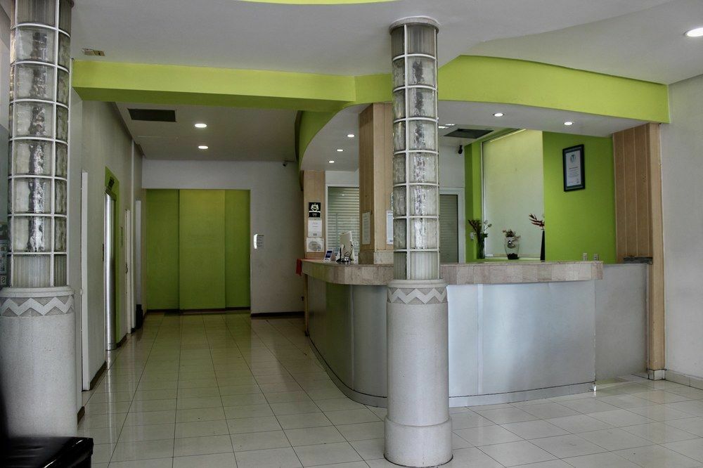 Hotel Plaza Del Arco Express Monterrey Exterior foto