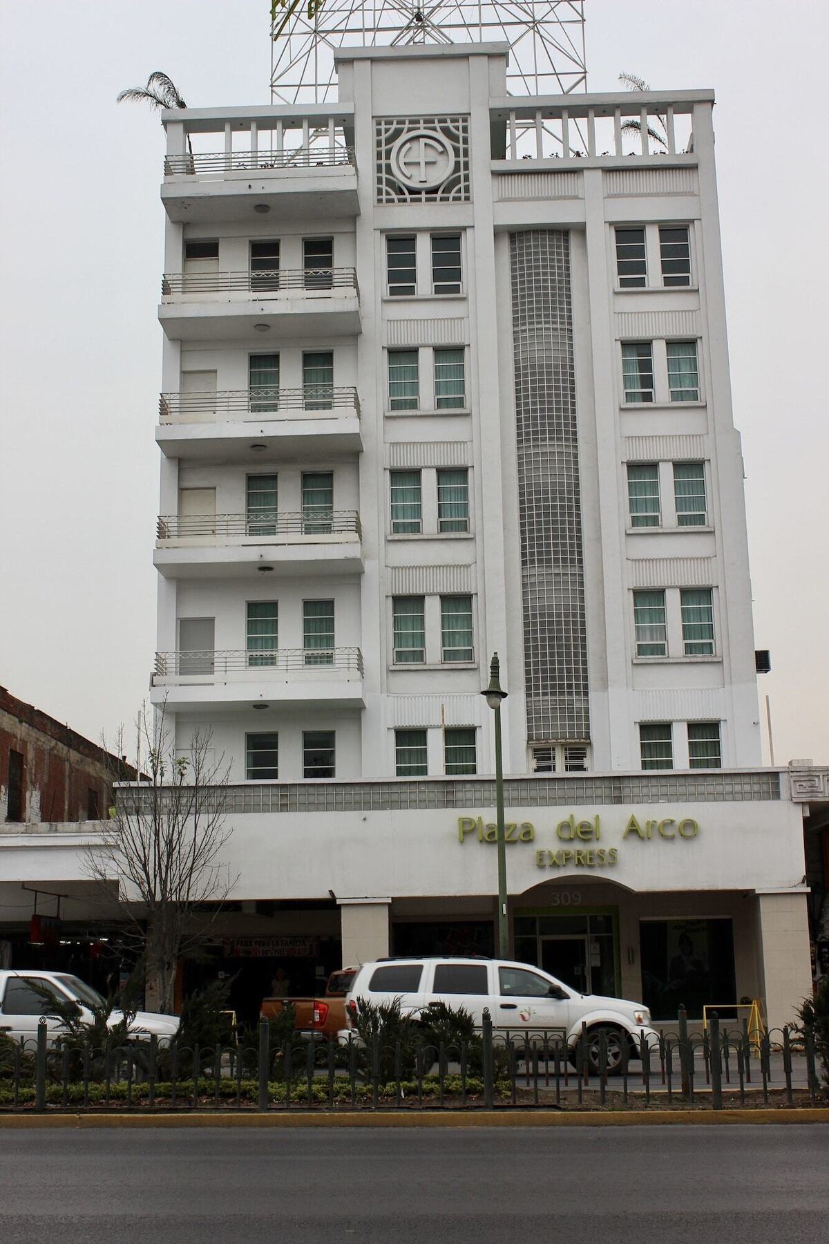 Hotel Plaza Del Arco Express Monterrey Exterior foto